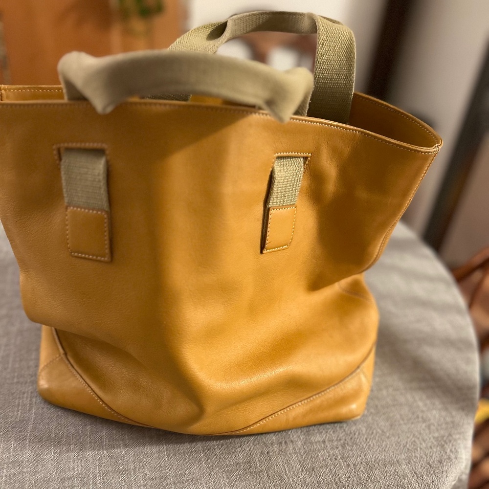 Leather tote bag